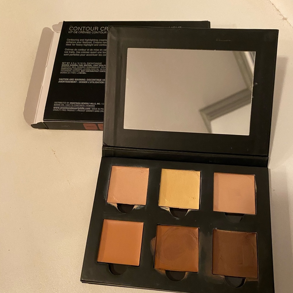 Makeup / Contour - Picture 3 of 3
